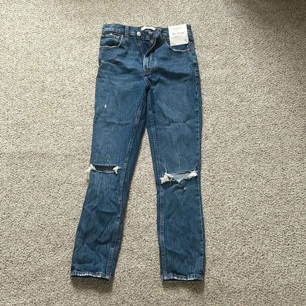 Abercrombie Skinny High Rise Dark Ripped Wash Size 26 or 2R